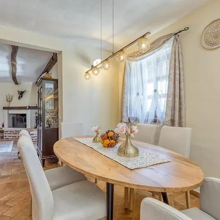 Santolina 빌라 바데르나